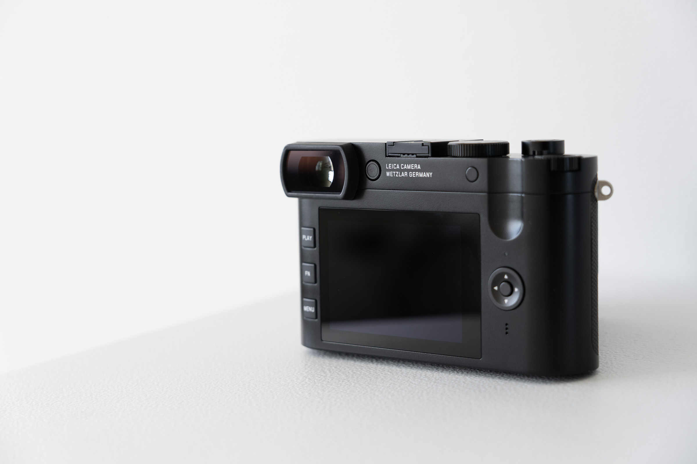 Leica Q2 Review | Premium design, beautiful image quality - HEY GENTS - LCD