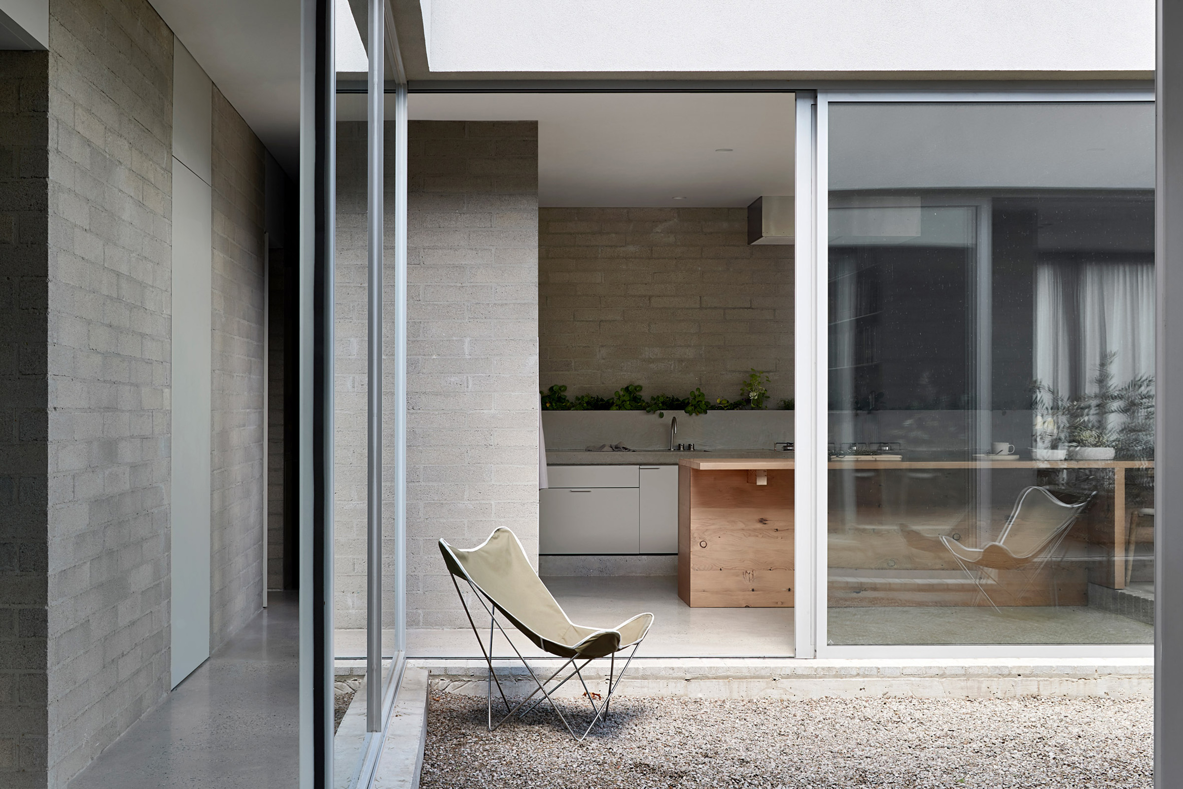 Ruxton Rise Residence | Simple design-led home in Melbourne | Softer Volumes