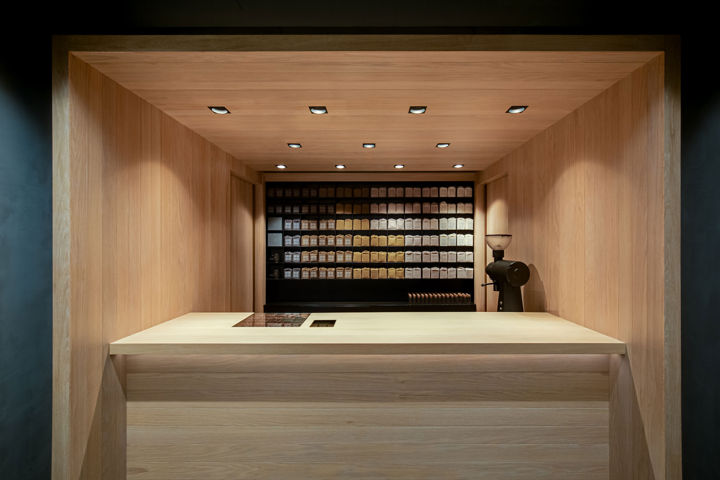 OMOTESANDO KOFFEE / KOFFEE MAMEYA K11 - World's Best Minimalist Cafés